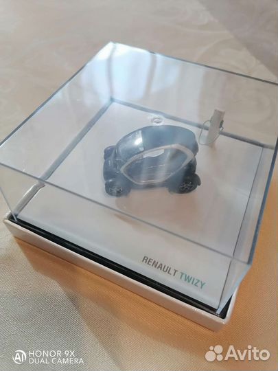 Коллекцыонная модель машины Renault