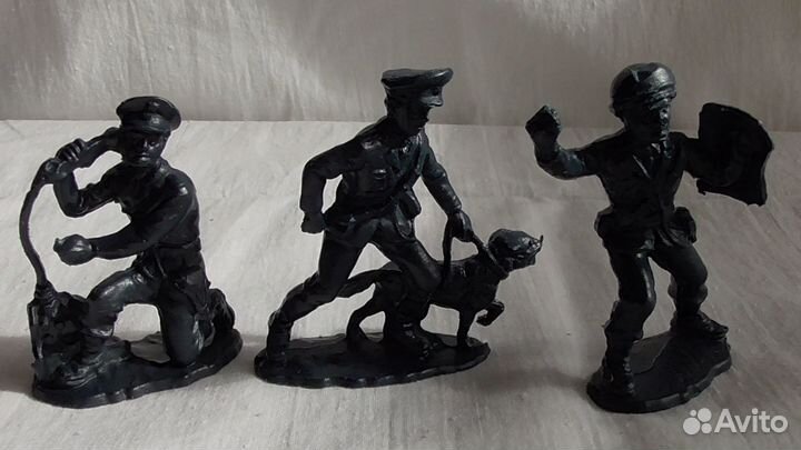 Набор солдатиков чёрных