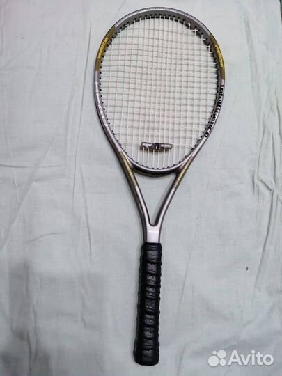 Теннисная ракетка