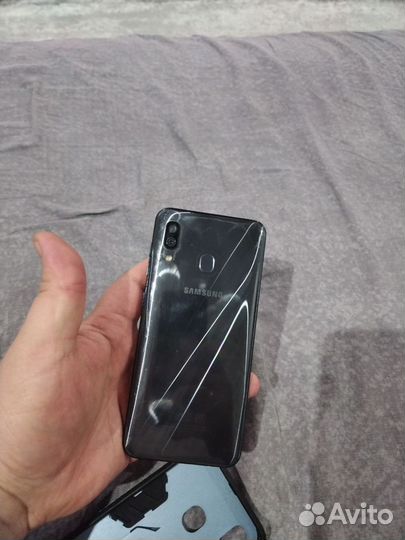 Samsung Galaxy A30, 3/32 ГБ