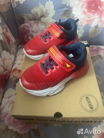 Кроссовки детские