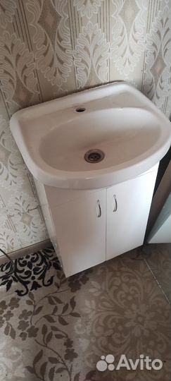 Раковина с тумбой