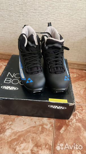 Продам лыжные ботинки