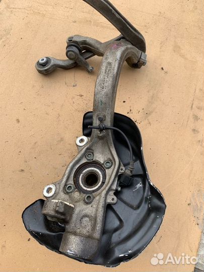 Кулак передний левый Audi А6 C6 3.2 AUK 2004-2008