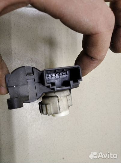 Моторчик заслонки отопителя Touran 2003-2010