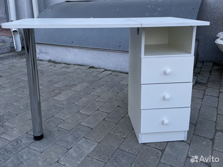 Маникюрный стол складной