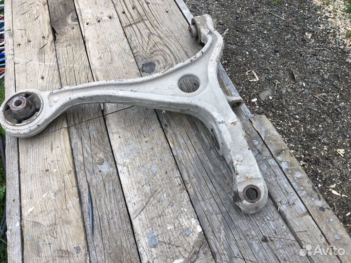 Рычаг передний нижний левый