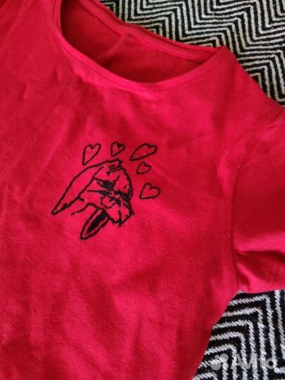 Футболка с ручной вышивкой