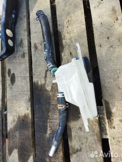 Расширительный бачок инвертора Lexus Ls600Hl UVF46