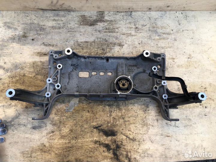 Подрамник VW Passat B7