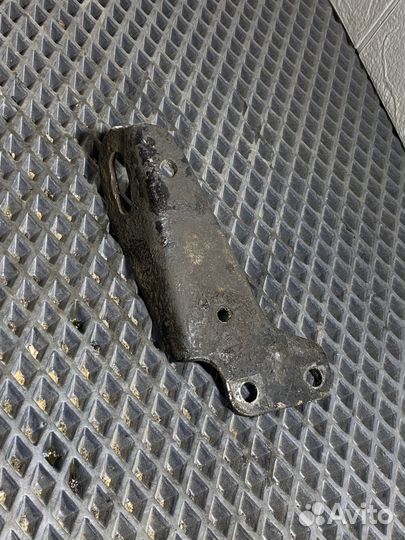 Кронштейн Двигателя верхний Днепр