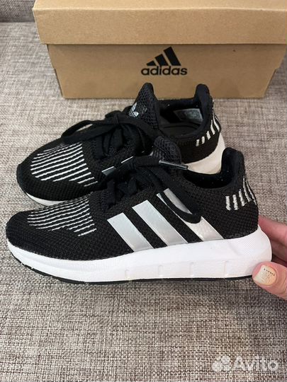 Кроссовки adidas
