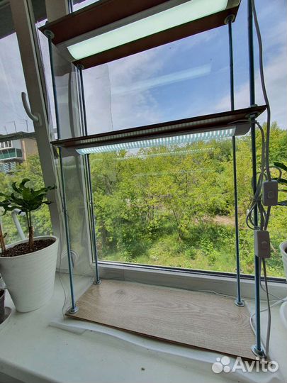 Стойка -стеллаж на подоконник