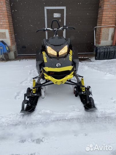 BRP Sammit X 165 850etec