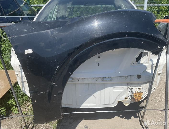 Крыло Mitsubishi pajero III