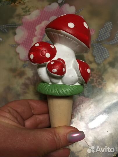 Керамические фигурки, опора для цветов