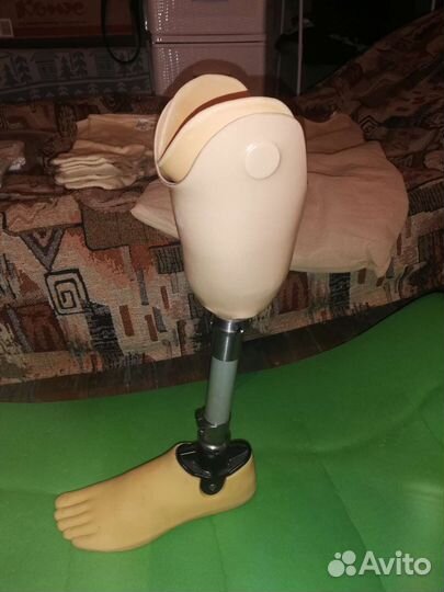 Протез левой ноги (голень)