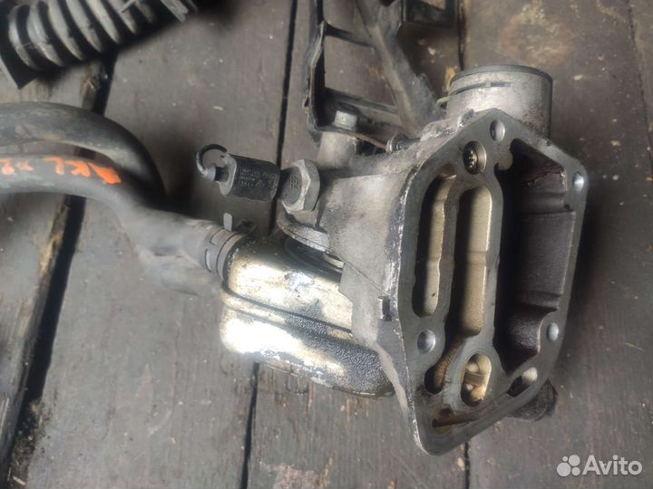 Кронштейн масляного фильтра 06A115405 VW Golf 4