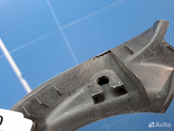 Обшивка крышки багажника правая Toyota Camry V70 2017