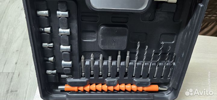 Шуруповерт 21v 2 акб + оснастка