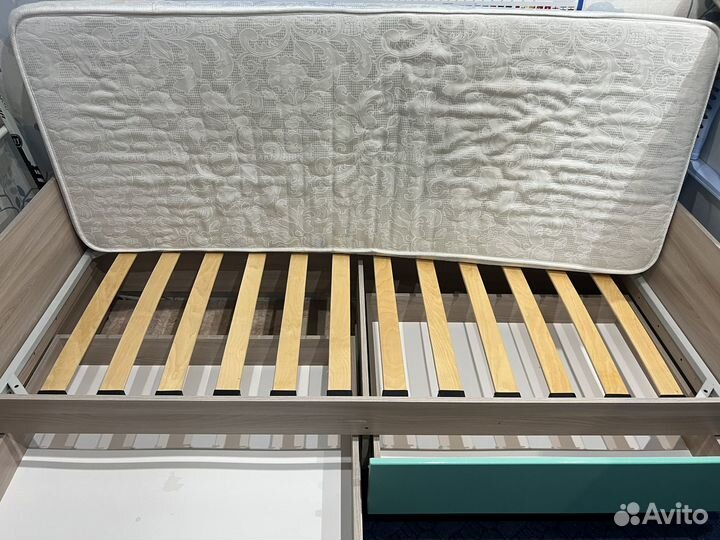 Кровать односпальная с ящиками и матрасом бу