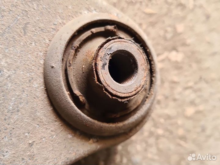 Передний рычаг левый Volvo S80 2