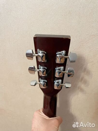 Акустическая гитара