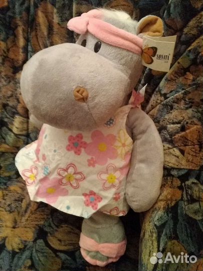 Мягкая игрушка бегемот с этикеткой