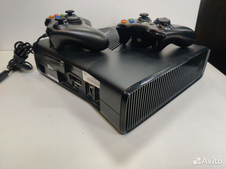Игровые приставки Microsoft Xbox 360S 1439-250 GB