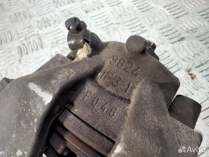 Суппорт передний правый Opel Astra H