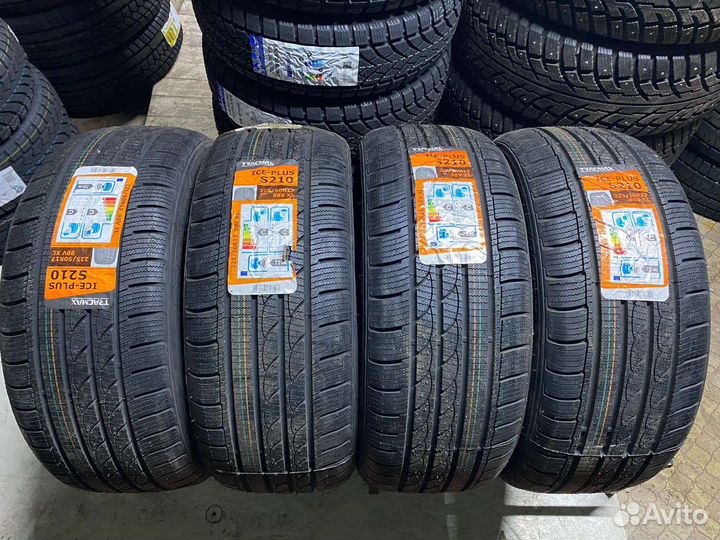 Tracmax Ice-Plus S220 225/50 R17