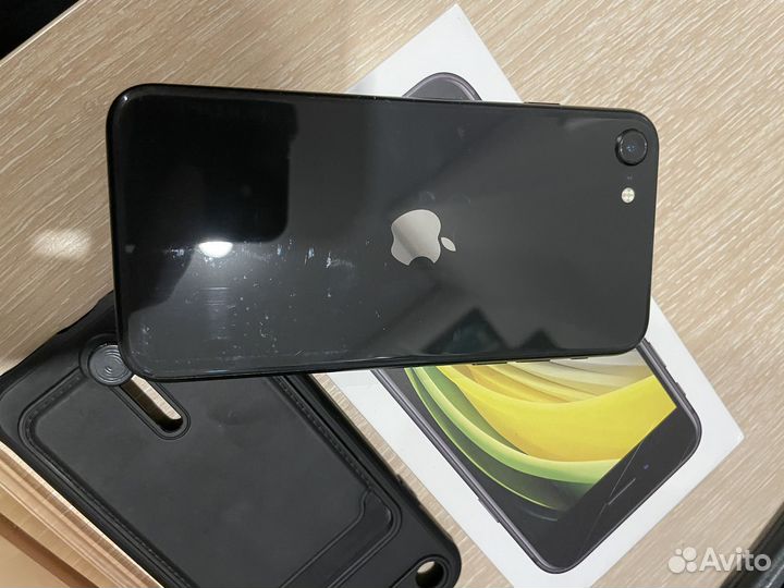 iPhone SE, 64 ГБ