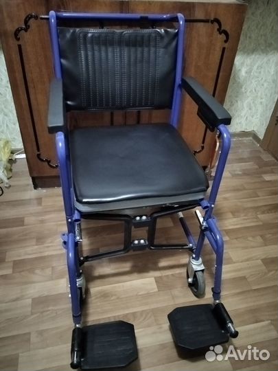 Санитарное кресло-туалет Ortonica на колесах