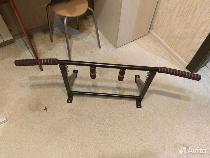 Турник настенный