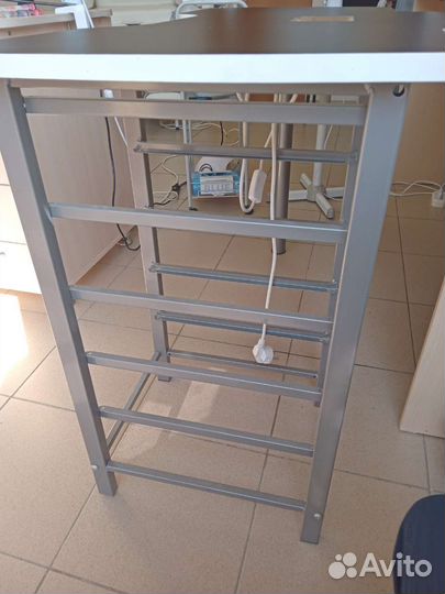 Маникюрный стол с вытяжкой