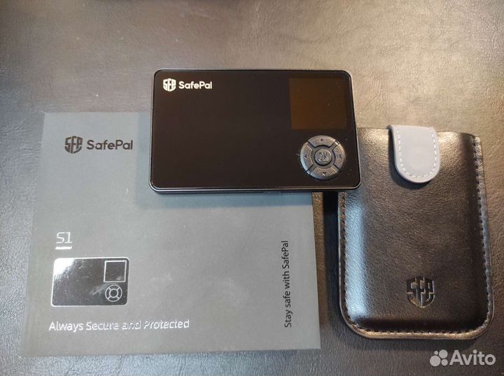Криптовалютный кошелёк + Чехол SafePal S1