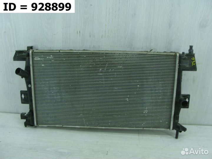 Радиатор охлаждения двигателя Ford Focus