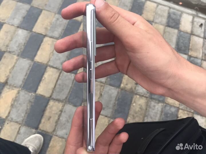 Samsung Galaxy S21, 8/256 ГБ
