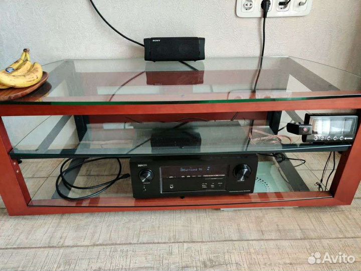 Стеклянная тумба под тв