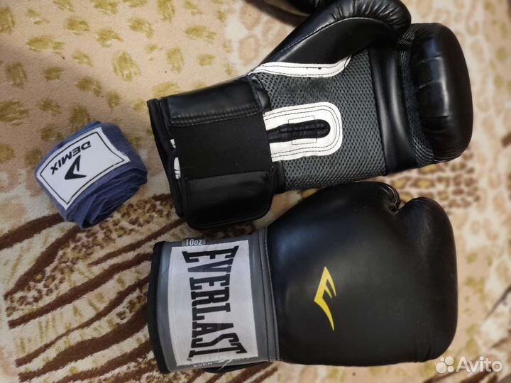 Боксерские перчатки