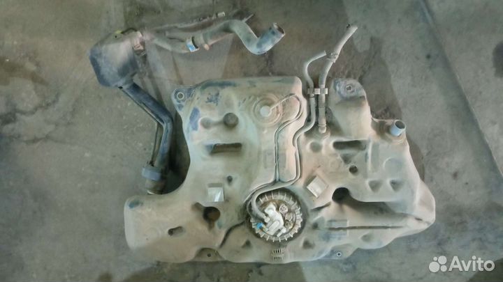 Топливный бак toyota corolla 150