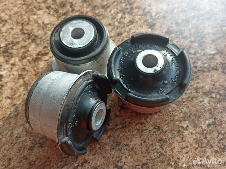 Саленблоки задних рычагов