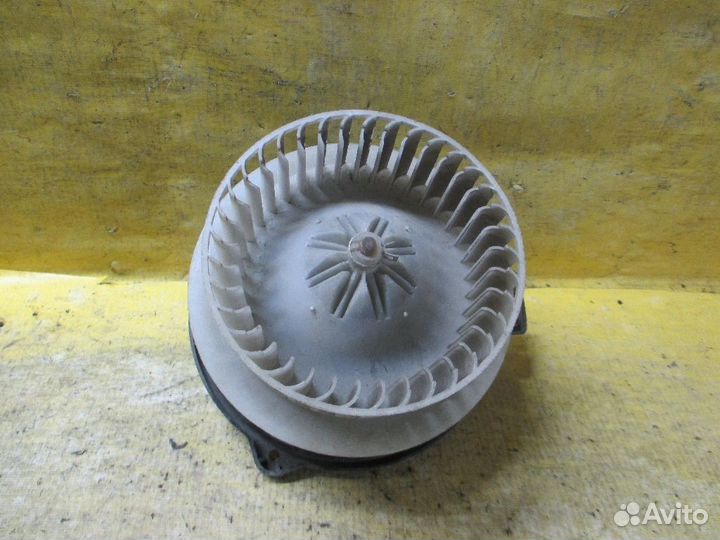 Мотор печки 194000-1001 на Toyota Prius NHW20