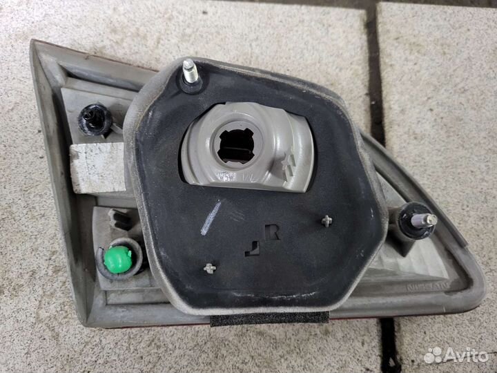 Задний фонарь внутренний Nissan Almera G15