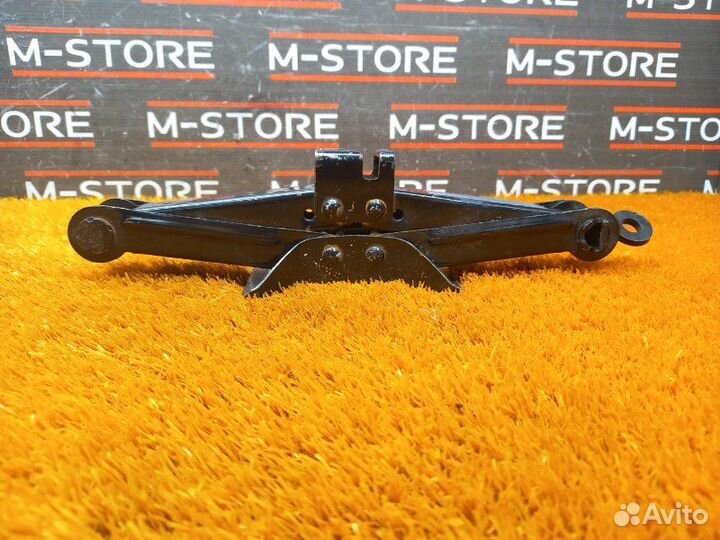 Домкрат Subaru Impreza GC1