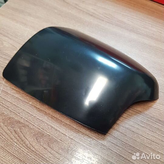 Левая накладка под повторитель Ford Focus 2