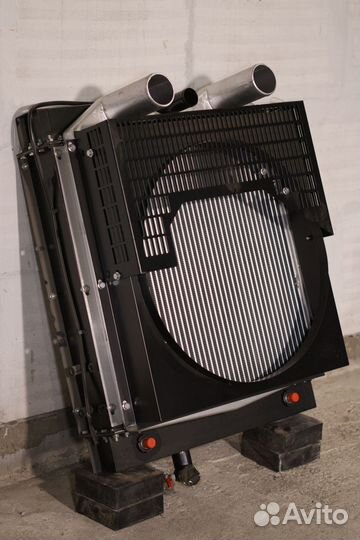 Радиатор охлаждения двигателя R6105azld