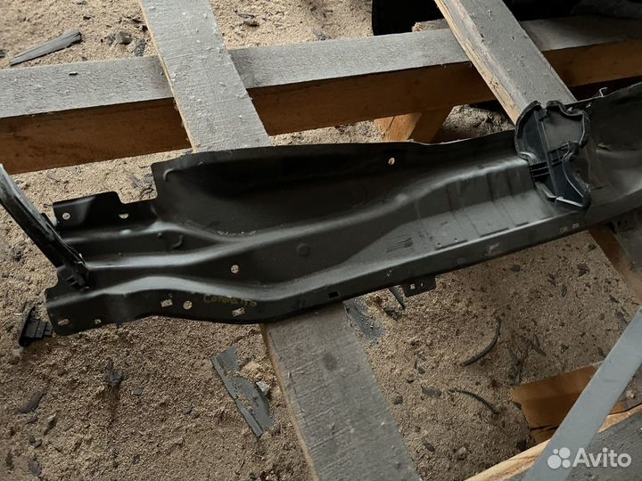 Усилитель жабо рамка Toyota Corolla 150