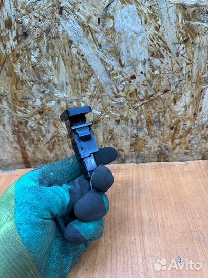 Кнопка аварийной сигнализации Toyota Land Cruiser