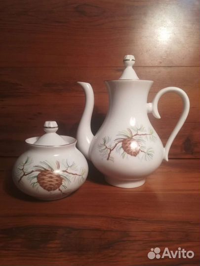 Кофейник и сахарница 